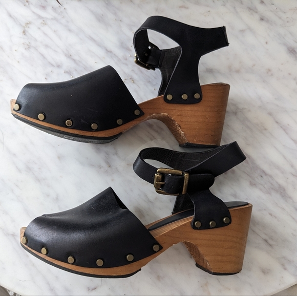 Lisa B Peep Toe Wooden Clog - Picture 4 of 15